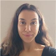 Titulada en Ciencia y Tecnología de los Alimentos con un Doble Máster Internacional, imparte clases de forma online y presencial.